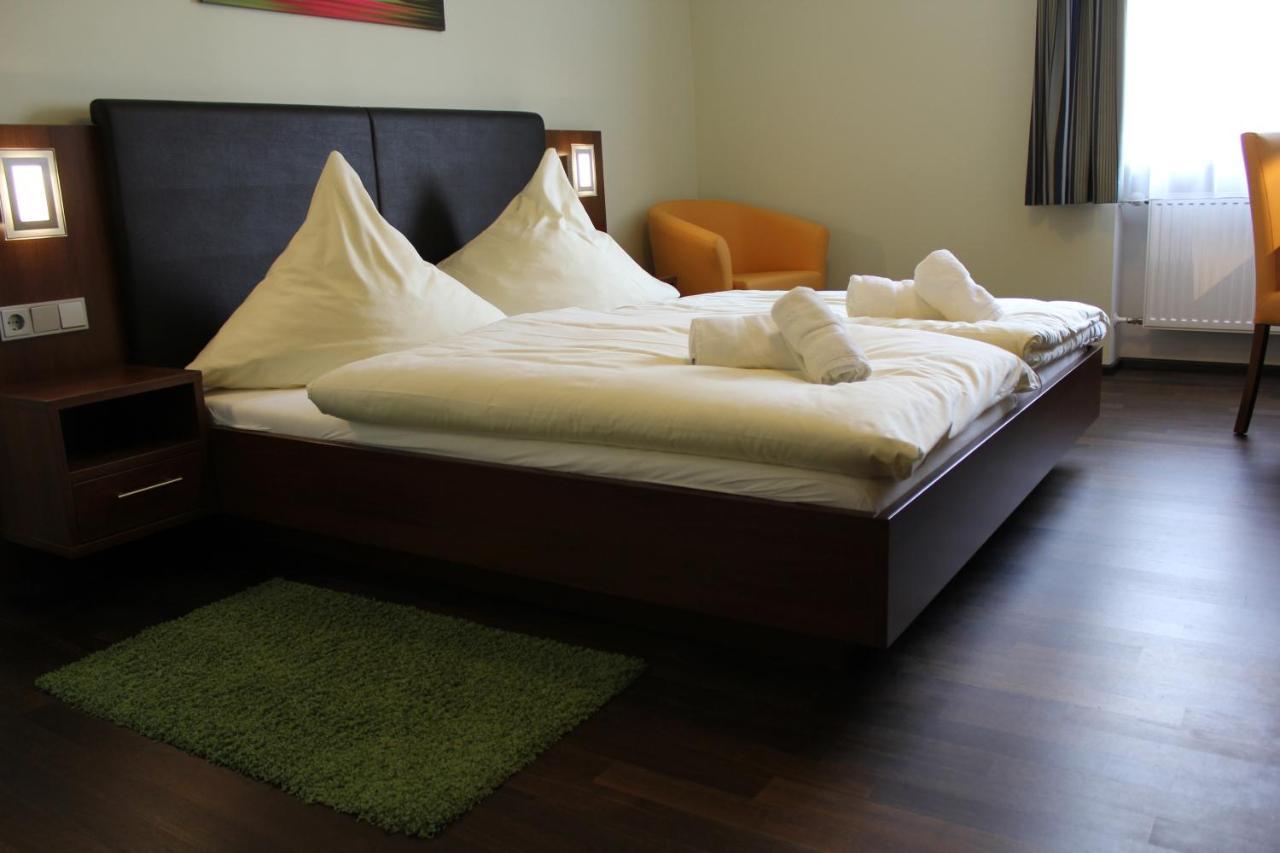Hotel Brantl Roding Bagian luar foto